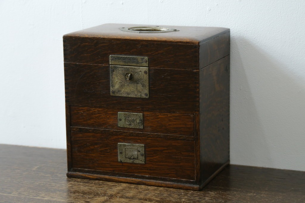 和製アンティーク　希少　上手物　楢(ナラ)材　レトロな雰囲気が素敵な作りの良い薬箱　(R-082099)