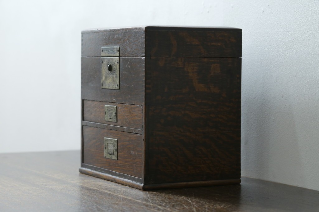 和製アンティーク　希少　上手物　楢(ナラ)材　レトロな雰囲気が素敵な作りの良い薬箱　(R-082099)