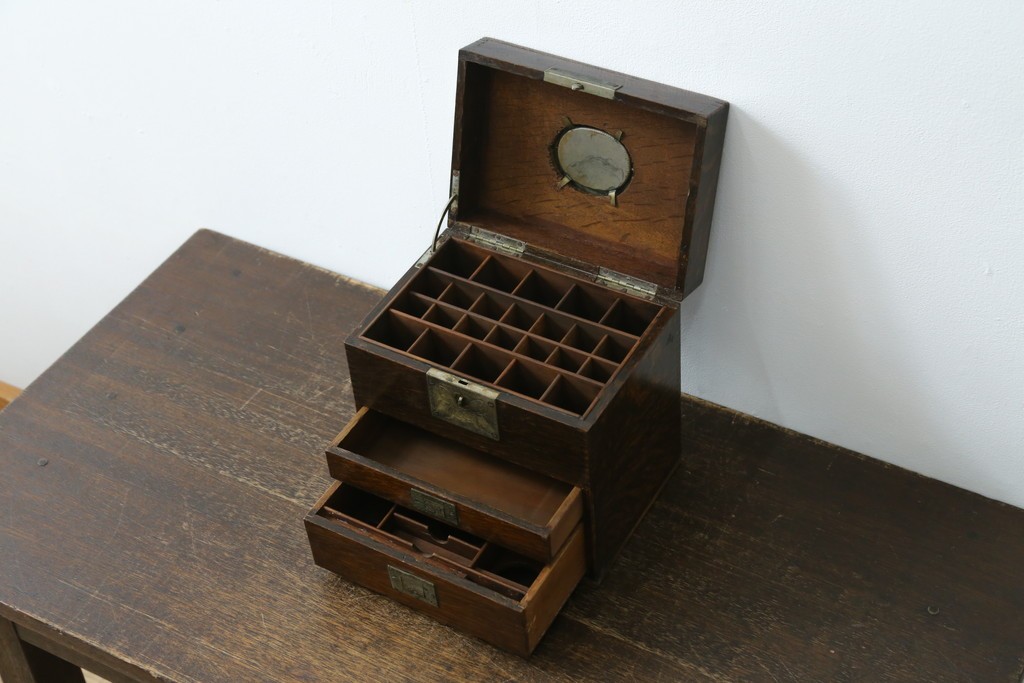 和製アンティーク　希少　上手物　楢(ナラ)材　レトロな雰囲気が素敵な作りの良い薬箱　(R-082099)