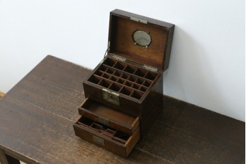 和製アンティーク　希少　上手物　楢(ナラ)材　レトロな雰囲気が素敵な作りの良い薬箱　(R-082099)