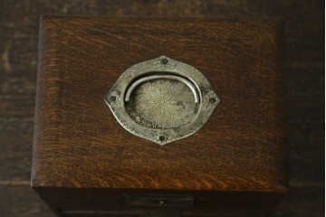 和製アンティーク　希少　上手物　楢(ナラ)材　レトロな雰囲気が素敵な作りの良い薬箱　(R-082099)