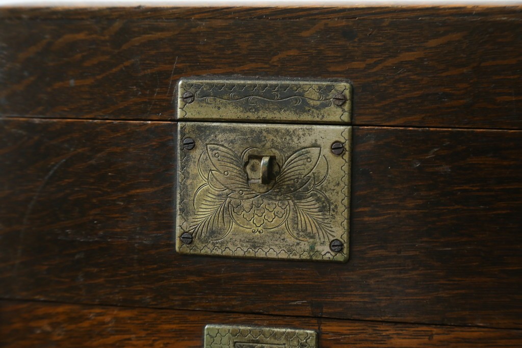 和製アンティーク　希少　上手物　楢(ナラ)材　レトロな雰囲気が素敵な作りの良い薬箱　(R-082099)