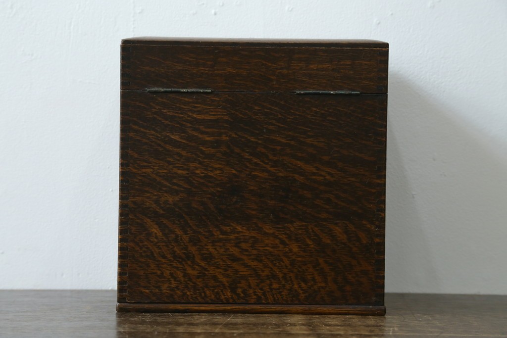 和製アンティーク　希少　上手物　楢(ナラ)材　レトロな雰囲気が素敵な作りの良い薬箱　(R-082099)
