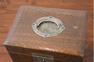 和製アンティーク　希少　上手物　楢(ナラ)材　レトロな雰囲気が素敵な作りの良い薬箱(小引き出し、木箱、小物収納箱)(R-082099)