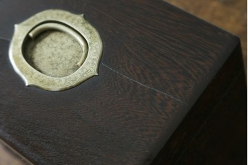 和製アンティーク　希少　上手物　鉄刀木(タガヤサン)　レトロな雰囲気が素敵な作りの良い薬箱　(R-082100)