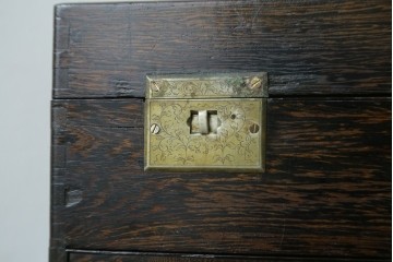 和製アンティーク　希少　上手物　鉄刀木(タガヤサン)　レトロな雰囲気が素敵な作りの良い薬箱　(R-082100)