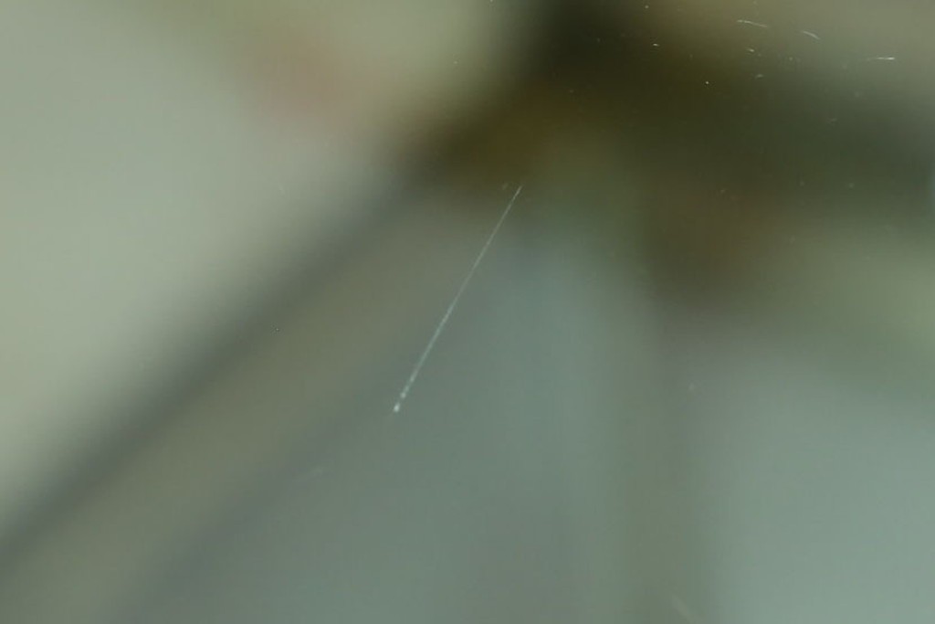 フランスアンティーク　高級品　真鍮(しんちゅう)フレーム　曲げガラス天板のおしゃれなガラスケース　(R-082104)