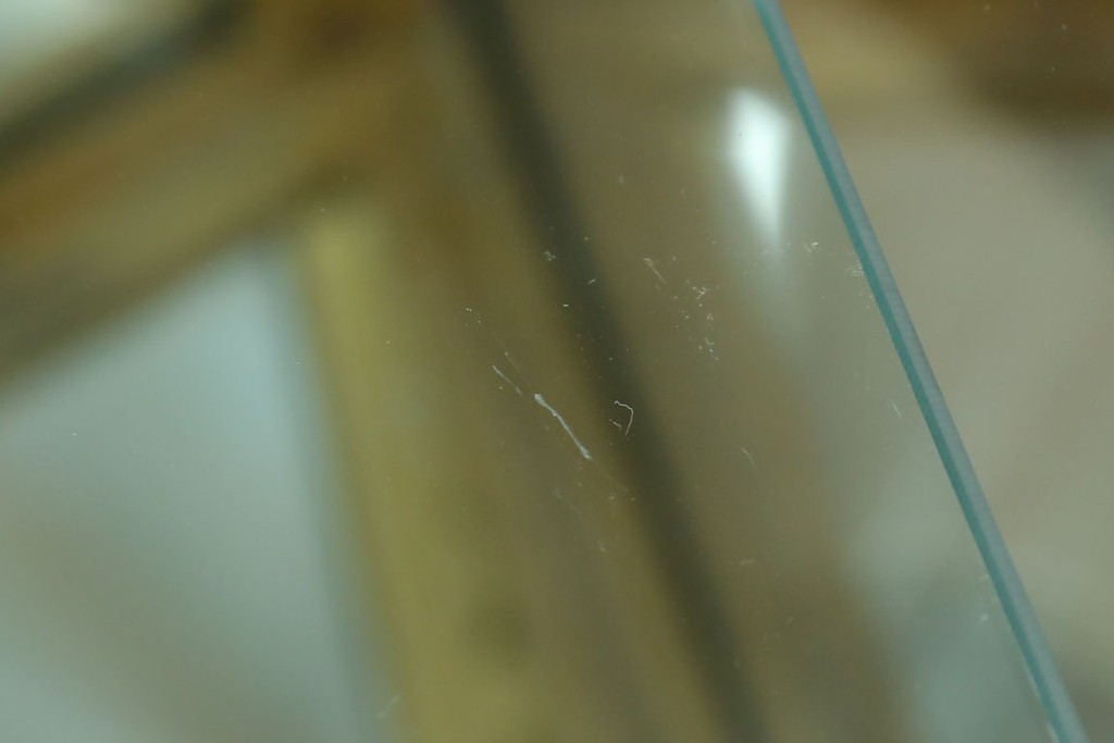 フランスアンティーク　高級品　真鍮(しんちゅう)フレーム　曲げガラス天板のおしゃれなガラスケース　(R-082104)