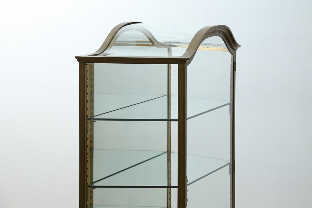 フランスアンティーク　高級品　真鍮(しんちゅう)フレーム　曲げガラス天板のおしゃれなガラスケース　(R-082104)