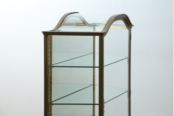 フランスアンティーク　高級品　真鍮(しんちゅう)フレーム　曲げガラス天板のおしゃれなガラスケース　(R-082104)