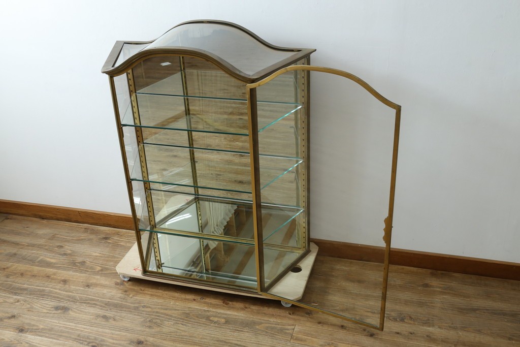 フランスアンティーク　高級品　真鍮(しんちゅう)フレーム　曲げガラス天板のおしゃれなガラスケース　(R-082104)