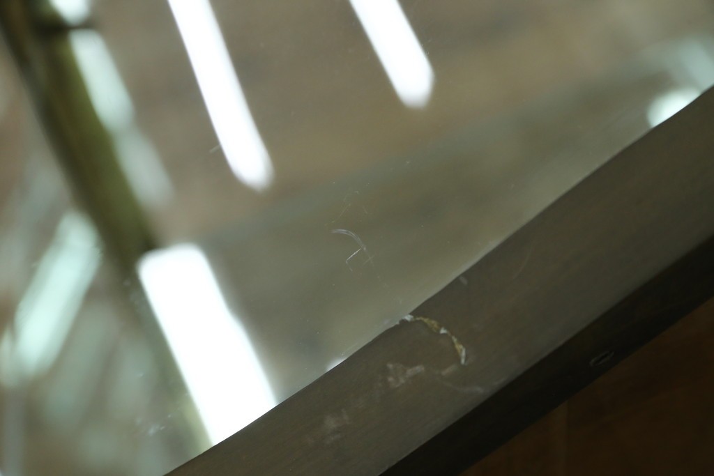 フランスアンティーク　高級品　真鍮(しんちゅう)フレーム　曲げガラス天板のおしゃれなガラスケース　(R-082104)