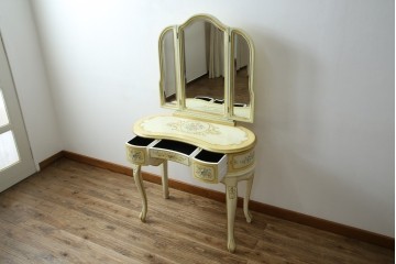 イタリアビンテージ　ハンドペイント　ロココ調　キドニーデザイン　空間に柔らかな印象を与えるドレッサーとスツールのセット(化粧台、鏡台、ミラー、イス、椅子、ヴィンテージ)(R-082106)