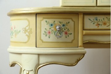 イタリアビンテージ　ハンドペイント　ロココ調　キドニーデザイン　空間に柔らかな印象を与えるドレッサーとスツールのセット(化粧台、鏡台、ミラー、イス、椅子、ヴィンテージ)(R-082106)