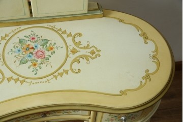 イタリアビンテージ　ハンドペイント　ロココ調　キドニーデザイン　空間に柔らかな印象を与えるドレッサーとスツールのセット(化粧台、鏡台、ミラー、イス、椅子、ヴィンテージ)(R-082106)