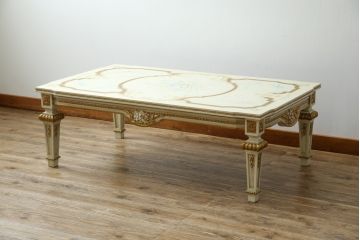 中古　美品!!　イタリア　高級品　高島屋デパート取り扱い　ハンドペイント　ロココ調の装飾が可愛らしいローテーブル(センターテーブル、リビングテーブル)(定価約50万円)(R-082107)