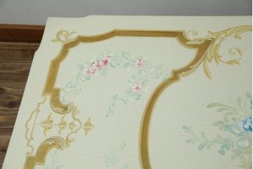 中古　美品!!　イタリア　高級品　高島屋デパート取り扱い　ハンドペイント　ロココ調の装飾が可愛らしいローテーブル(センターテーブル、リビングテーブル)(定価約50万円)(R-082107)
