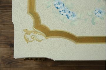 中古　美品!!　イタリア　高級品　高島屋デパート取り扱い　ハンドペイント　ロココ調の装飾が可愛らしいローテーブル(センターテーブル、リビングテーブル)(定価約50万円)(R-082107)