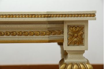中古　美品!!　イタリア　高級品　高島屋デパート取り扱い　ハンドペイント　ロココ調の装飾が可愛らしいローテーブル(センターテーブル、リビングテーブル)(定価約50万円)(R-082107)