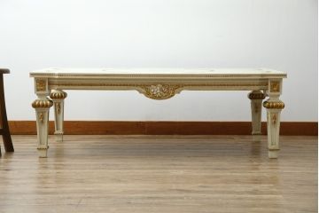 中古　美品!!　イタリア　高級品　高島屋デパート取り扱い　ハンドペイント　ロココ調の装飾が可愛らしいローテーブル(センターテーブル、リビングテーブル)(定価約50万円)(R-082107)