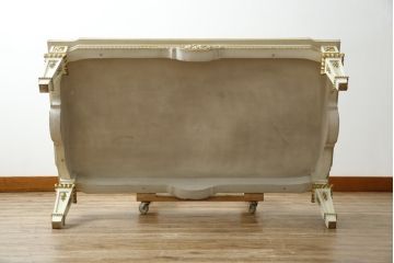 中古　美品!!　イタリア　高級品　高島屋デパート取り扱い　ハンドペイント　ロココ調の装飾が可愛らしいローテーブル(センターテーブル、リビングテーブル)(定価約50万円)(R-082107)