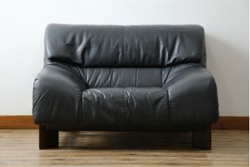 中古　美品　国産職人手作り　アサヒ木工　本革(一部合皮)　安らぎの空間を演出する1人掛けソファ(アームチェア、1Pソファ、一人掛け、レザー)(定価約13万円)(R-082108)