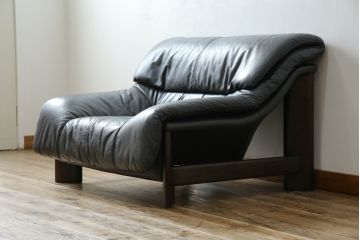 中古　美品　国産職人手作り　アサヒ木工　本革(一部合皮)　安らぎの空間を演出する1人掛けソファ(アームチェア、1Pソファ、一人掛け、レザー)(定価約13万円)(R-082108)