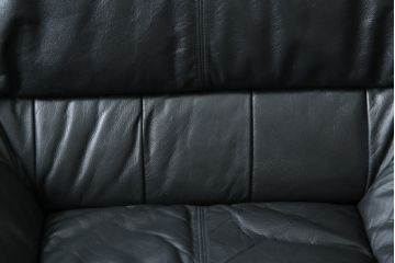 中古　美品　国産職人手作り　アサヒ木工　本革(一部合皮)　安らぎの空間を演出する1人掛けソファ(アームチェア、1Pソファ、一人掛け、レザー)(定価約13万円)(R-082108)