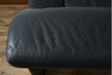 中古　美品　国産職人手作り　アサヒ木工　本革(一部合皮)　安らぎの空間を演出する1人掛けソファ(アームチェア、1Pソファ、一人掛け、レザー)(定価約13万円)(R-082108)
