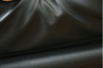 中古　美品　国産職人手作り　アサヒ木工　本革(一部合皮)　安らぎの空間を演出する1人掛けソファ(アームチェア、1Pソファ、一人掛け、レザー)(定価約13万円)(R-082108)