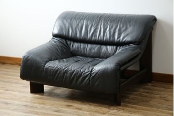 中古　美品　国産職人手作り　アサヒ木工　本革(一部合皮)　安らぎの空間を演出する1人掛けソファ(アームチェア、1Pソファ、一人掛け、レザー)(定価約13万円)(R-082109)
