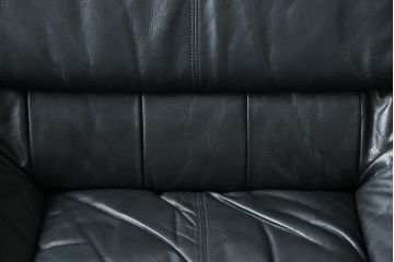 中古　美品　国産職人手作り　アサヒ木工　本革(一部合皮)　安らぎの空間を演出する1人掛けソファ(アームチェア、1Pソファ、一人掛け、レザー)(定価約13万円)(R-082109)