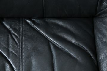 中古　美品　国産職人手作り　アサヒ木工　本革(一部合皮)　安らぎの空間を演出する1人掛けソファ(アームチェア、1Pソファ、一人掛け、レザー)(定価約13万円)(R-082109)