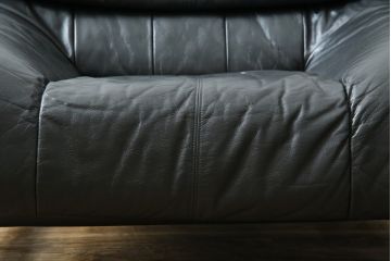 中古　美品　国産職人手作り　アサヒ木工　本革(一部合皮)　安らぎの空間を演出する1人掛けソファ(アームチェア、1Pソファ、一人掛け、レザー)(定価約13万円)(R-082109)