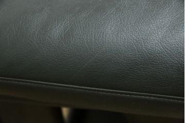中古　美品　国産職人手作り　アサヒ木工　本革(一部合皮)　安らぎの空間を演出する3人掛けソファ(トリプルソファ、3Pソファ、三人掛け、レザー)(定価約25万円)(R-082110)