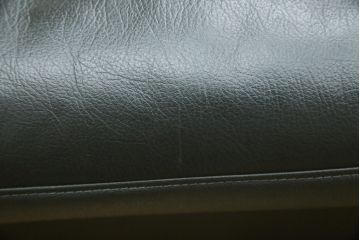 中古　美品　国産職人手作り　アサヒ木工　本革(一部合皮)　安らぎの空間を演出する3人掛けソファ(トリプルソファ、3Pソファ、三人掛け、レザー)(定価約25万円)(R-082110)