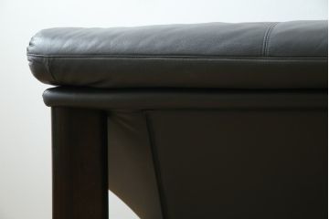 中古　美品　国産職人手作り　アサヒ木工　本革(一部合皮)　安らぎの空間を演出する3人掛けソファ(トリプルソファ、3Pソファ、三人掛け、レザー)(定価約25万円)(R-082110)