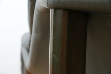 中古　美品　国産職人手作り　アサヒ木工　本革(一部合皮)　安らぎの空間を演出する3人掛けソファ(トリプルソファ、3Pソファ、三人掛け、レザー)(定価約25万円)(R-082110)