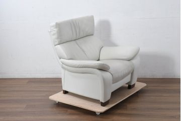 中古　美品　カリモク(karimoku)　ZW7300　本革(レザー)　ずっと座っていたくなるような包容力のある1Pソファ(アームチェア、1人掛けソファ、一人掛けソファ)(定価約20万円)(R-082112)