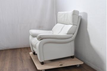 中古　美品　カリモク(karimoku)　ZW7300　本革(レザー)　ずっと座っていたくなるような包容力のある1Pソファ(アームチェア、1人掛けソファ、一人掛けソファ)(定価約20万円)(R-082112)