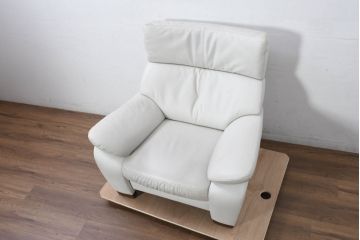中古　美品　カリモク(karimoku)　ZW7300　本革(レザー)　ずっと座っていたくなるような包容力のある1Pソファ(アームチェア、1人掛けソファ、一人掛けソファ)(定価約20万円)(R-082112)