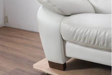 中古　美品　カリモク(karimoku)　ZW7300　本革(レザー)　ずっと座っていたくなるような包容力のある1Pソファ(アームチェア、1人掛けソファ、一人掛けソファ)(定価約20万円)(R-082112)