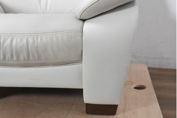 中古　美品　カリモク(karimoku)　ZW7300　本革(レザー)　ずっと座っていたくなるような包容力のある1Pソファ(アームチェア、1人掛けソファ、一人掛けソファ)(定価約20万円)(R-082112)
