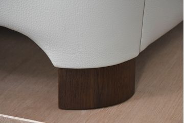 中古　美品　カリモク(karimoku)　ZW7300　本革(レザー)　ずっと座っていたくなるような包容力のある1Pソファ(アームチェア、1人掛けソファ、一人掛けソファ)(定価約20万円)(R-082112)