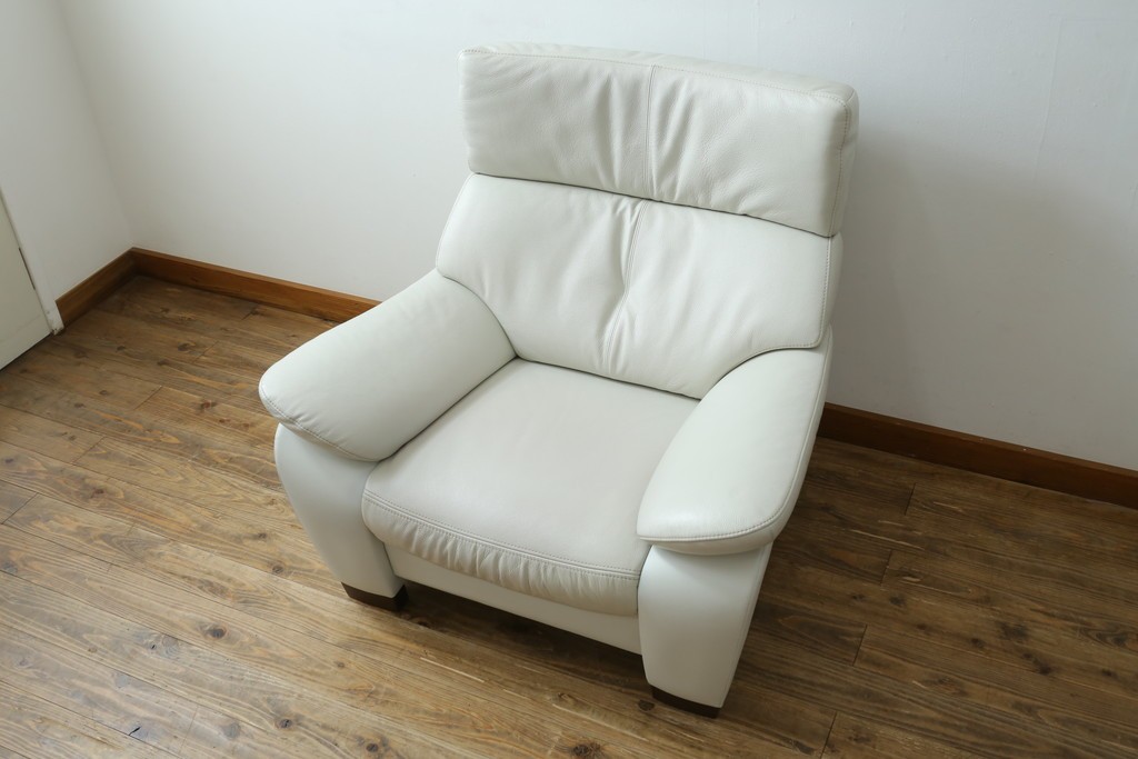 中古　美品　カリモク(karimoku)　ZW7300　本革(レザー)　ずっと座っていたくなるような包容力のある1Pソファ　定価約20万円　(R-082112)