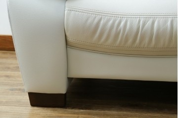 中古　美品　カリモク(karimoku)　ZW7300　本革(レザー)　ずっと座っていたくなるような包容力のある1Pソファ　定価約20万円　(R-082112)