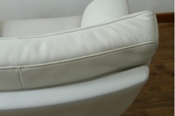 中古　美品　カリモク(karimoku)　ZW7300　本革(レザー)　ずっと座っていたくなるような包容力のある1Pソファ　定価約20万円　(R-082112)