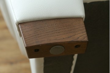 中古　美品　カリモク(karimoku)　ZW7300　本革(レザー)　ずっと座っていたくなるような包容力のある1Pソファ　定価約20万円　(R-082112)