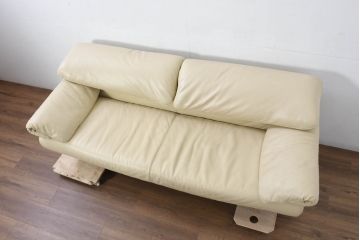 中古　美品　イタリア　IDC大塚家具取り扱い　Poltromec(ポルトロメック)　ジェミニシリーズ　本革(レザー)　洗練されたデザインのモダンでスタイリッシュな2.5人掛けソファ(2P、2.5P、3P、2人掛け、2.5人掛け、3人掛け、背もたれ可動式、ハイバック、ローバック)(定価約80万円)(R-082113)