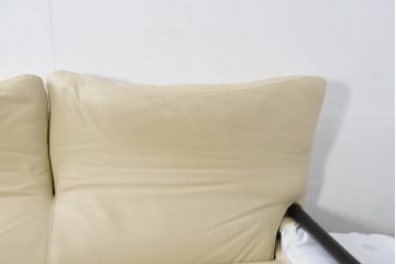 中古　美品　イタリア　IDC大塚家具取り扱い　Poltromec(ポルトロメック)　ジェミニシリーズ　本革(レザー)　洗練されたデザインのモダンでスタイリッシュな2.5人掛けソファ(2P、2.5P、3P、2人掛け、2.5人掛け、3人掛け、背もたれ可動式、ハイバック、ローバック)(定価約80万円)(R-082113)